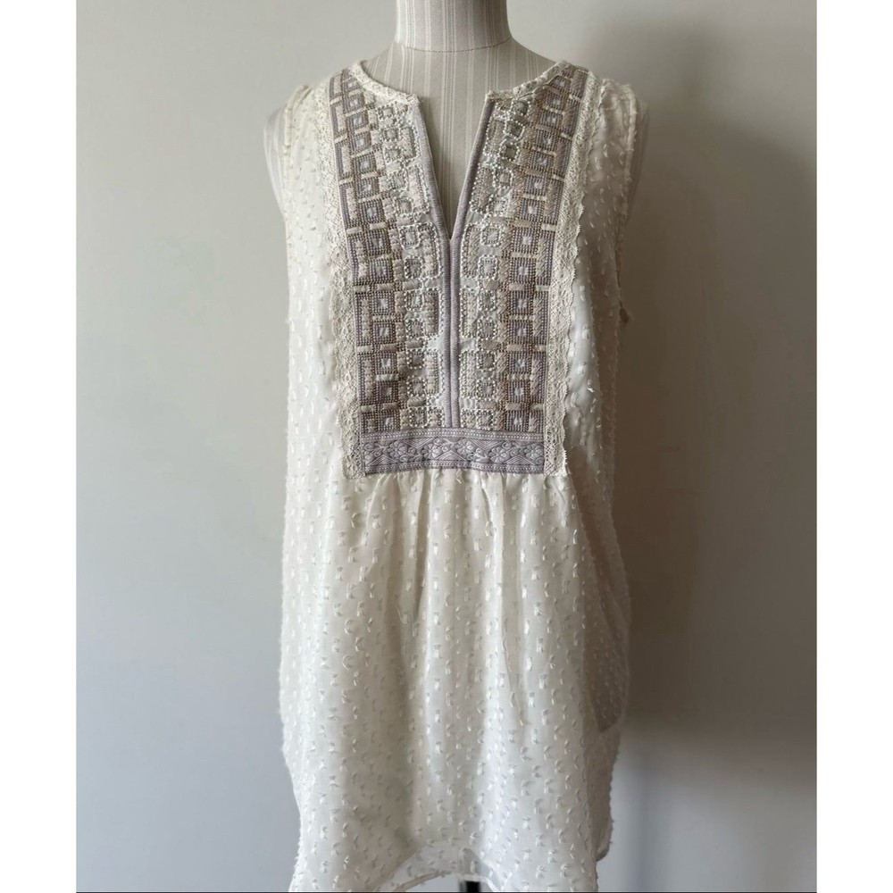 Women’s sleeveless top